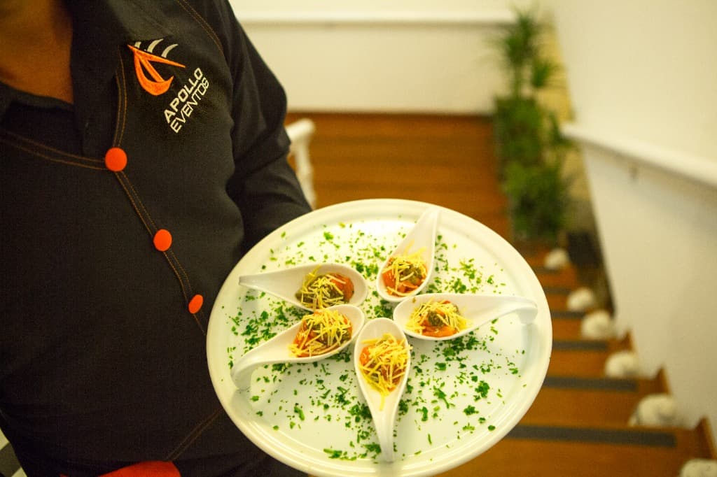 Equipe Apollo Eventos - Garçons uniformizados